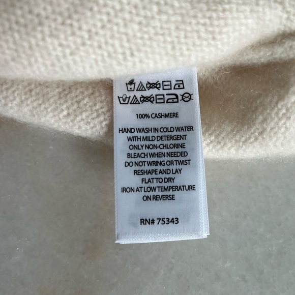 Joie 100% Cashmere Sweater Cream Off White V Neck Classic Preppy Cardigan - Picture 10 of 10